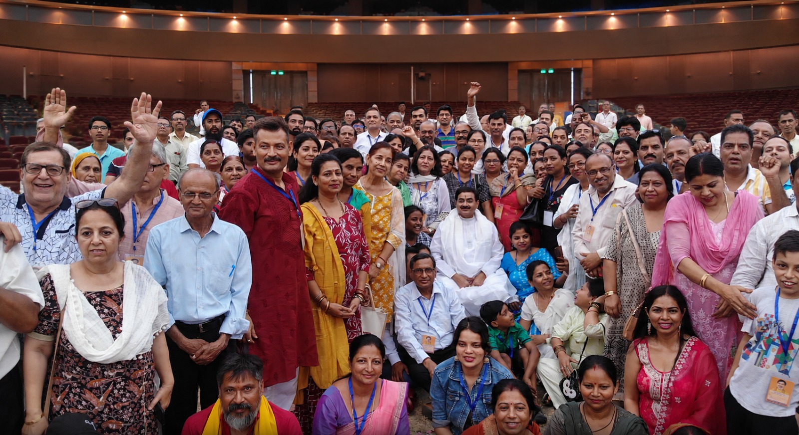 Sadguru Sakshi Shree with seekers and volunteers at the Bharat Mandapam event