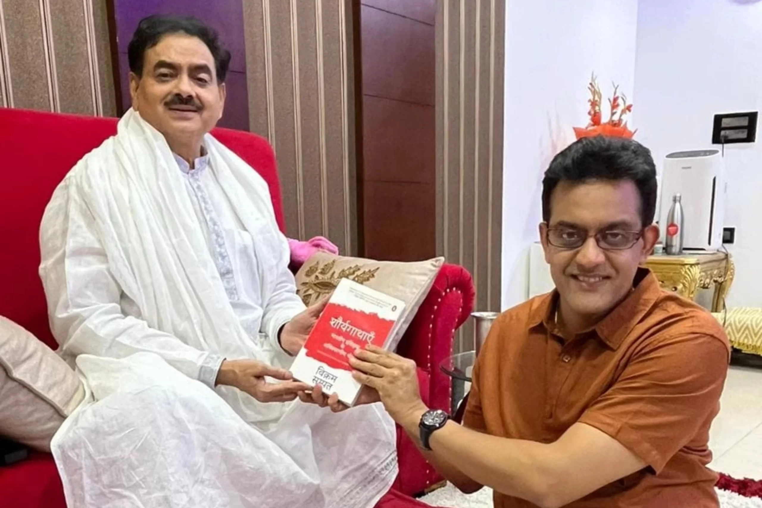 Dr. Vikram Sampath with Sadguru Sakshi Shree